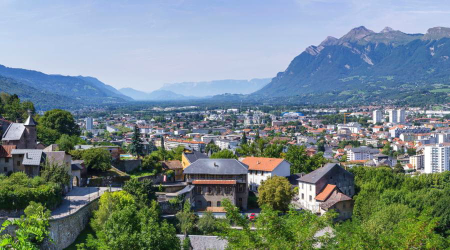 Onze autoverhuurservices bieden een gevarieerde selectie van voertuigen in Albertville.